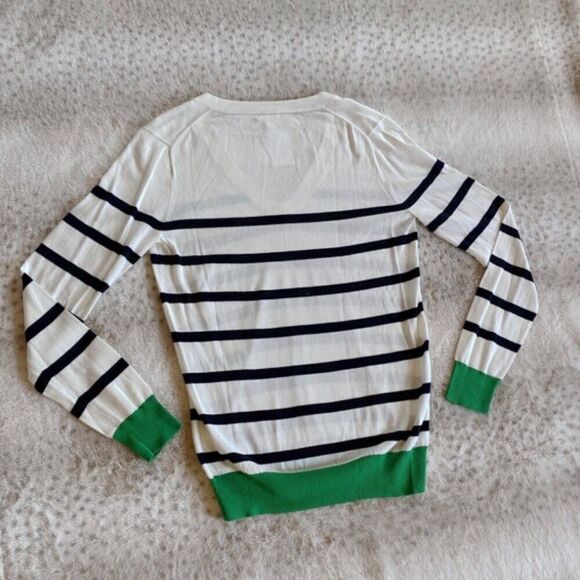 ✨NWT! J Crew V Neck Sweater, Size: M - Picture 2 of 3